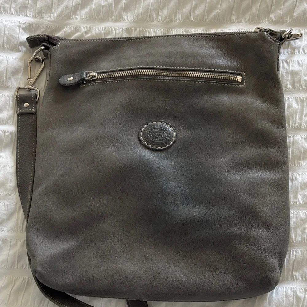 Roots Gray Crossbody Bag with Front Pockets - Picture 3 of 11